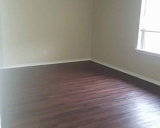 2nd image of 602 N Lancaster Ave APT 211