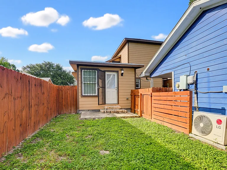 236 E Dullnig Ct #1 — Photo 16