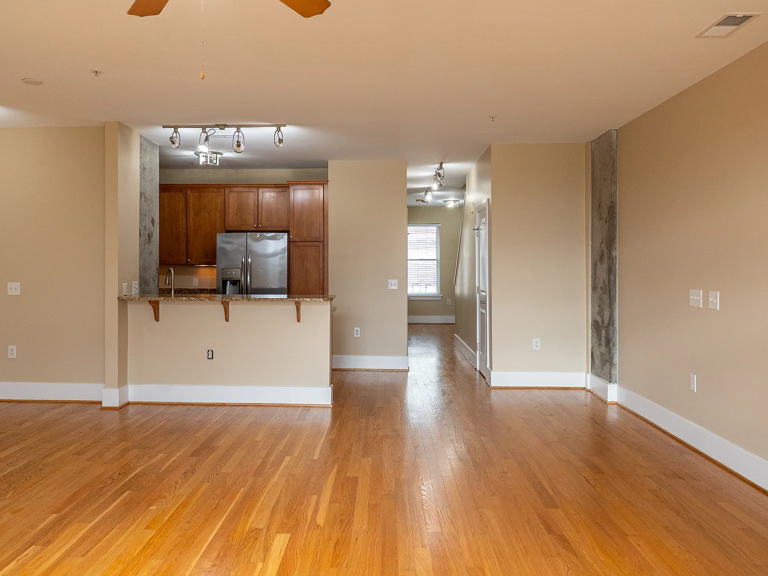 443 S Blount St — Photo 4