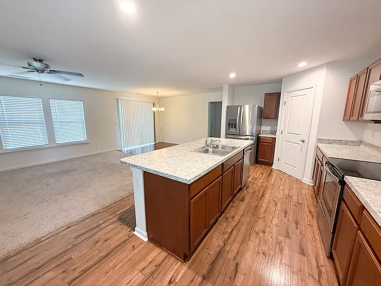 944 Avondale Dr — Photo 12