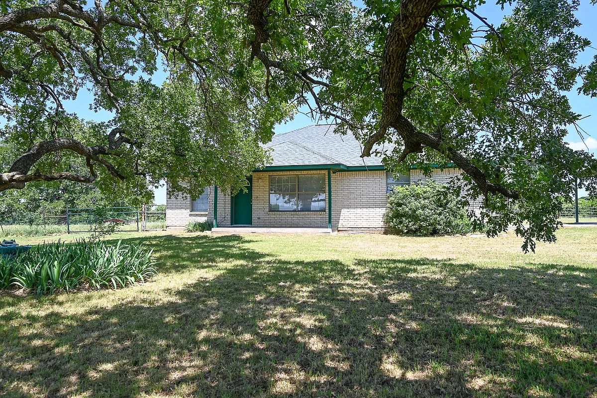 Building Photo - 860 County Road 4270