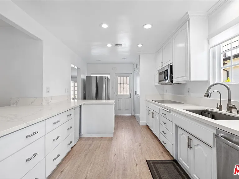 2809 S Canfield Ave — Photo 15