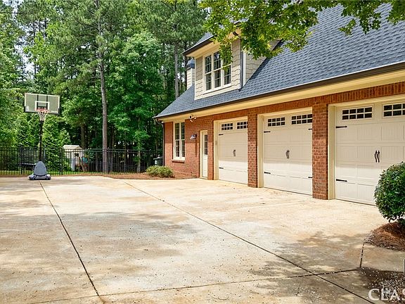 2nd image of 1215 Shoal Creek Way