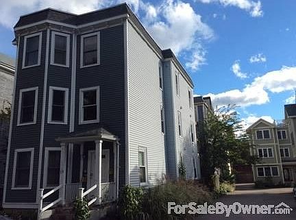 18 Custer Street, #2
						:
						Excellent JP location close to shops, restaurants, public transport & Arboretum