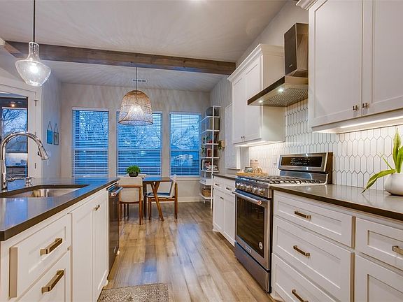 3rd image of 627 E Boydstun Ave