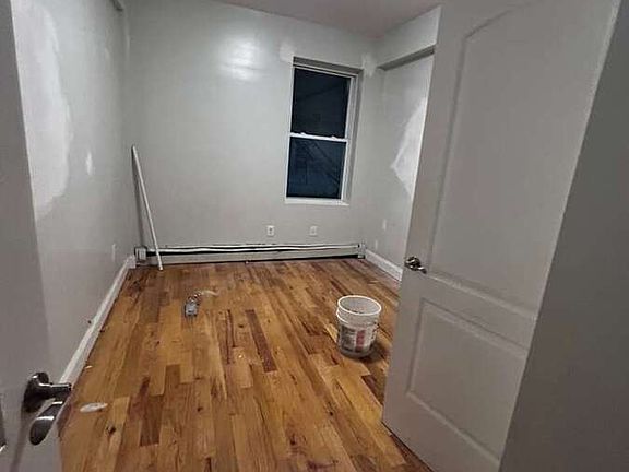 4th image of 55 Morris St