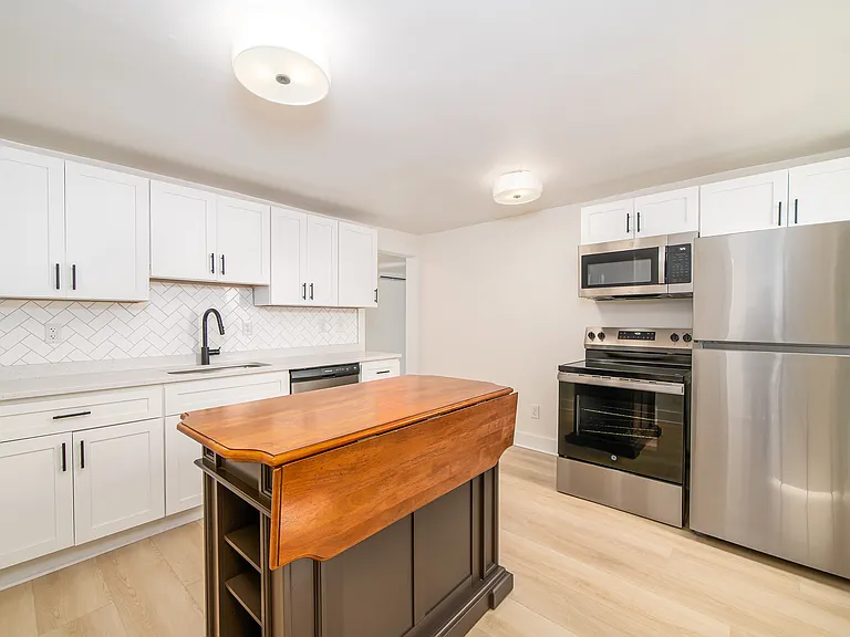 9612 1st Bay St — Photo 5
