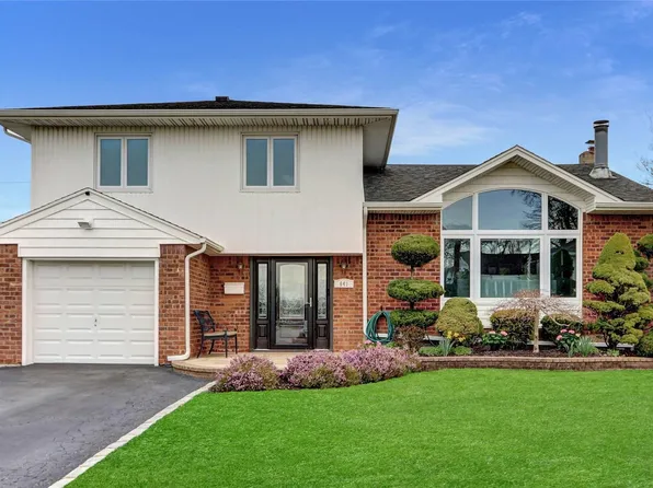 641 Edgewood Drive, Westbury, NY 11590