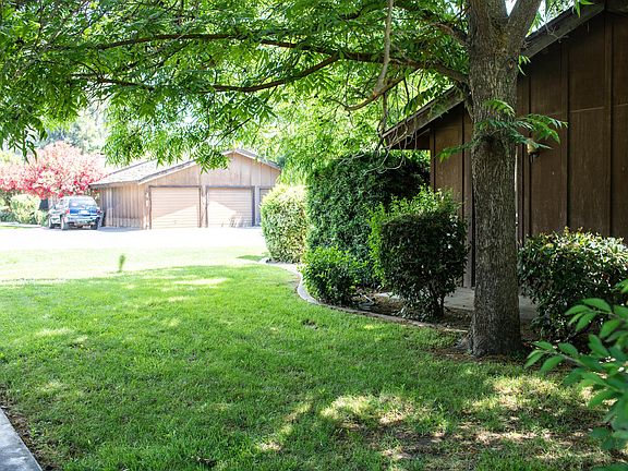 3rd image of 1832 E Vassar Dr