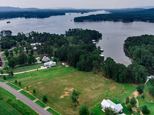 519 N Shore Dr, Scottsboro, AL 35769