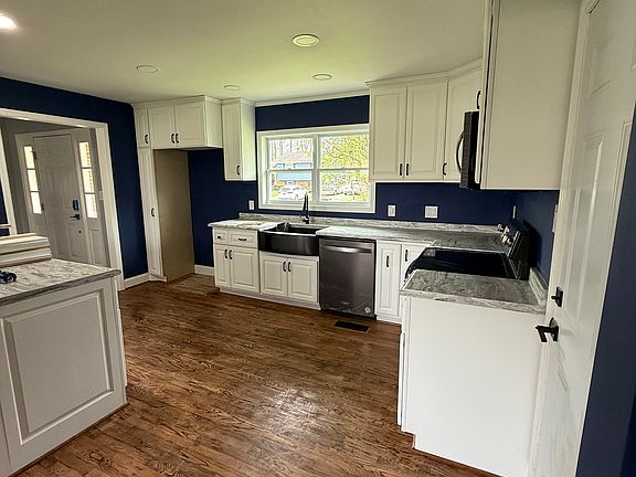 3rd image of 217 Headlyn Dr