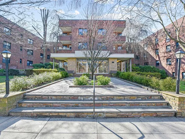 30 Grace #1H, Great Neck, NY 11021