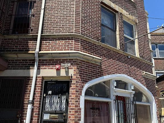2nd image of 4712 Oxford Ave