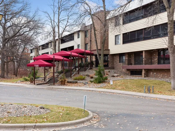 7510 Cahill Rd APT 310B, Edina, MN 55439