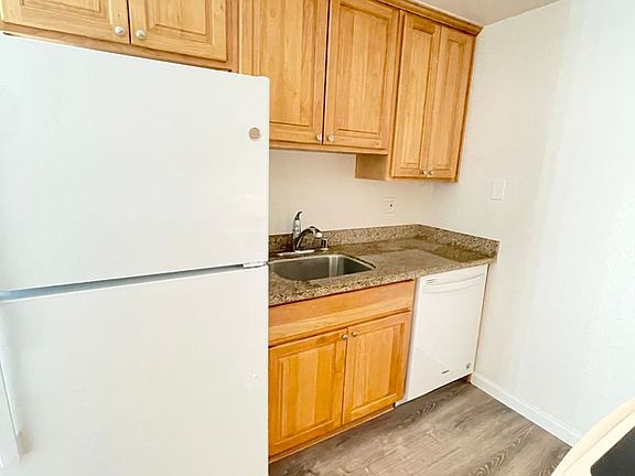 3rd image of 243 Tabor Ave #5
