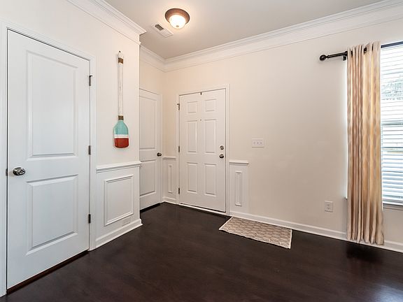 3rd image of 905 Harbor Islands Ct