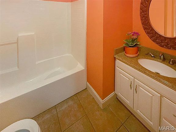 5th image of 3658 Salena St