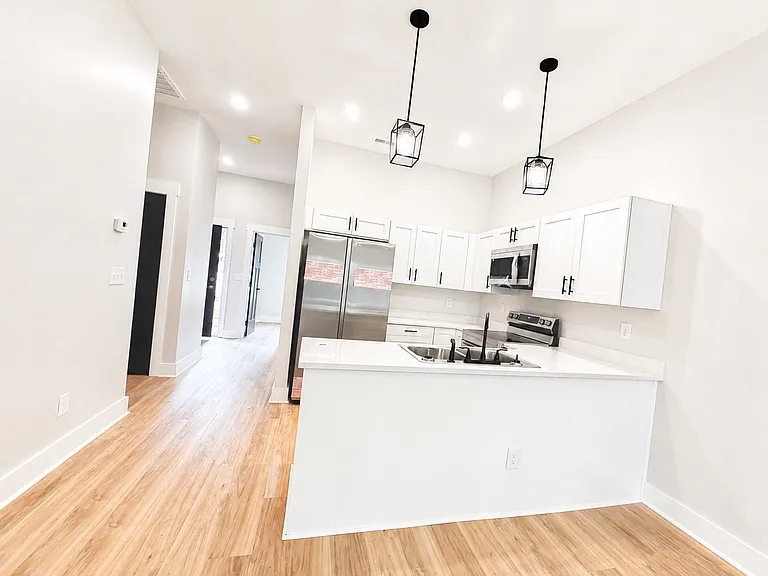 109 Aurora Dr — Photo 3