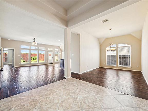 4th image of 2807 Driftwood Bend Dr