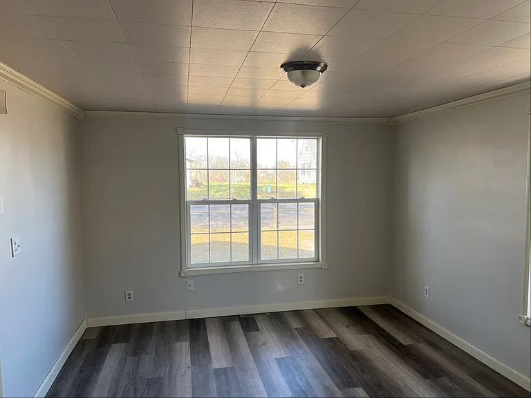 1005 E Main St — Photo 4