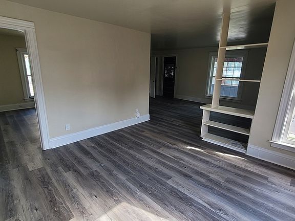 3rd image of 2836 McKoon Ave #U