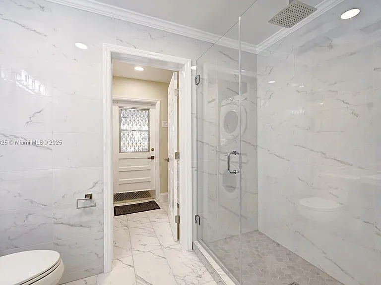 1020 N 13th Ter — Photo 14