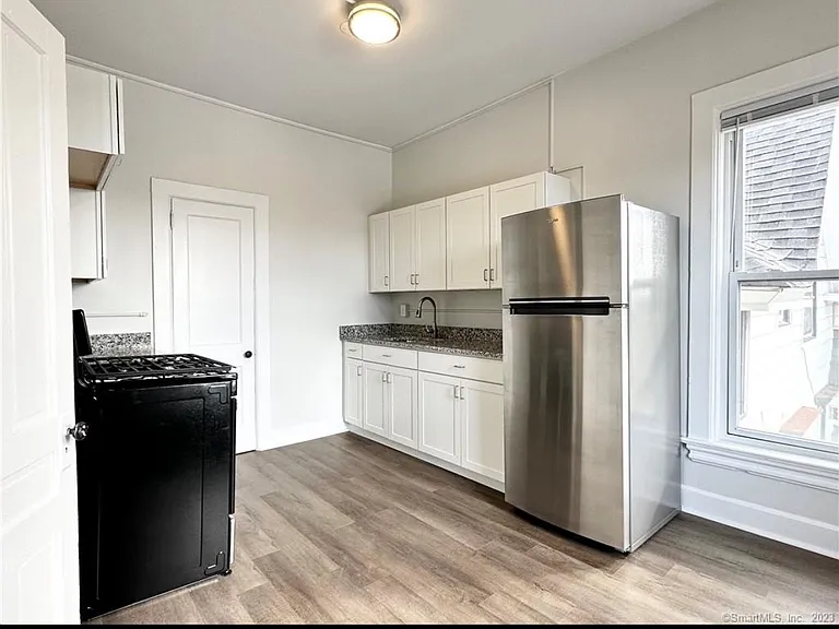 49 Chestnut St #4 — Photo 4