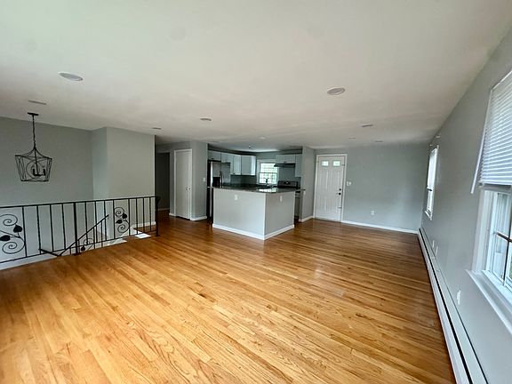 3rd image of 25 Westmoor Rd