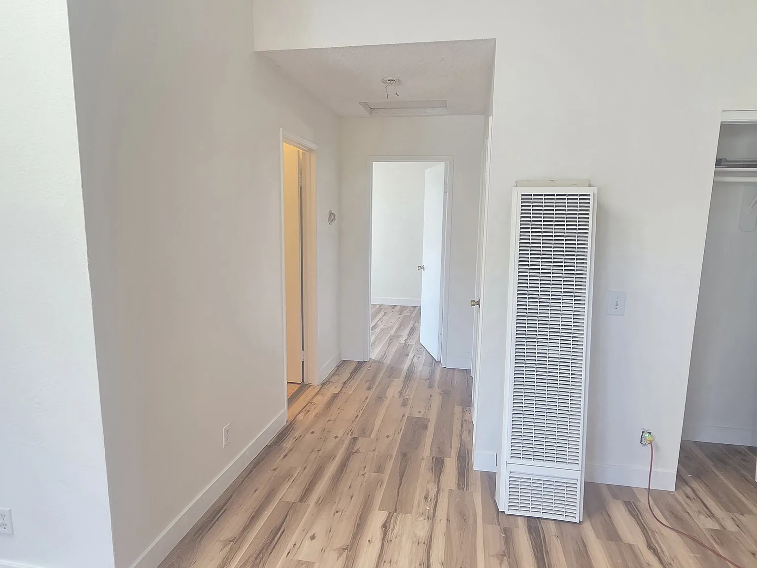 714 N Clementine - E — Photo 1