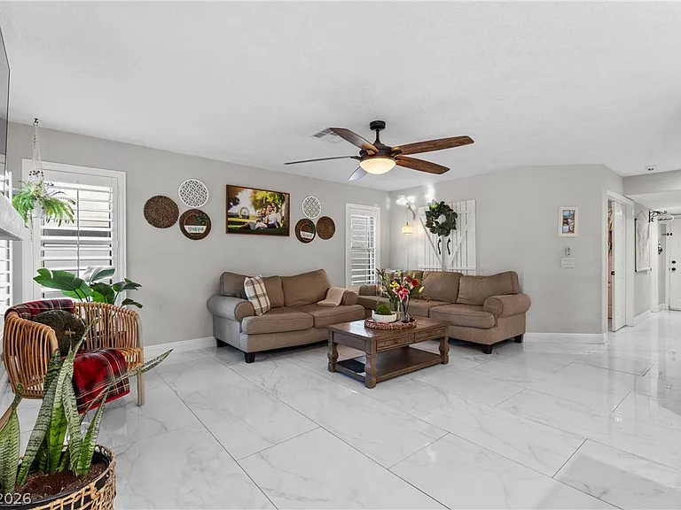 407 Crater Ct — Photo 14