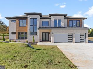 550 Versailles Dr, Auburn, GA 30011