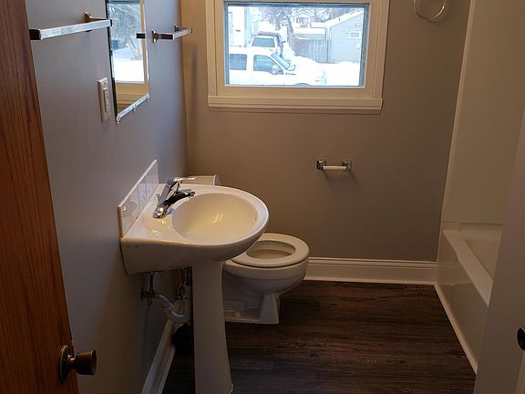 3rd image of 7057 Binney St