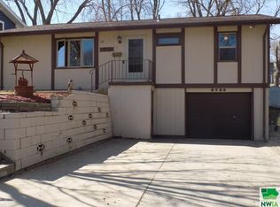 2735 S Cecelia St, Sioux City, IA 51106