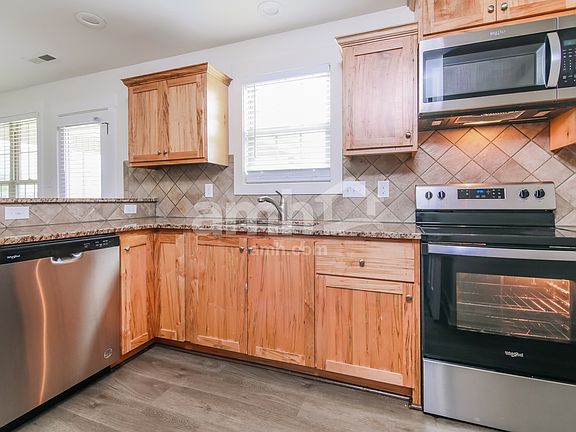 4th image of 15 Hanford Dr