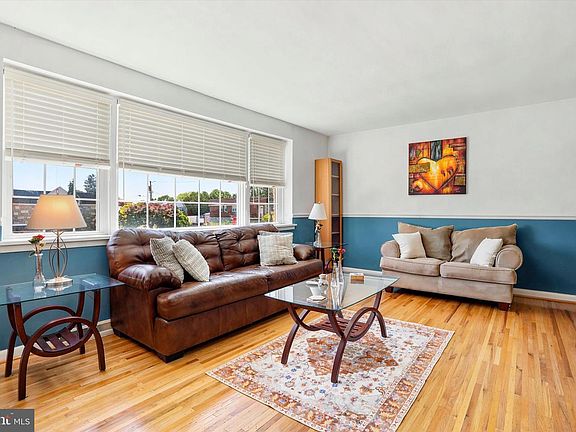 5th image of 9968 Woodfern Rd