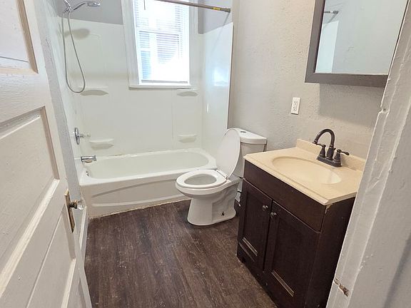 5th image of 3131 Keokuk St