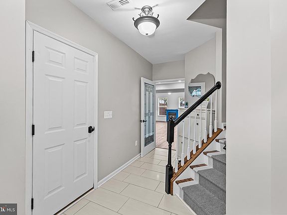 4th image of 5011 Waple Ln