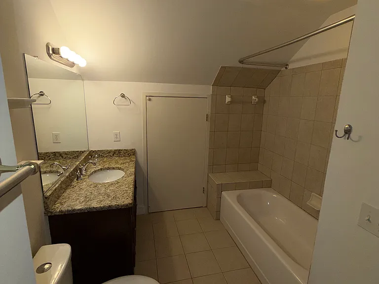 220 Gross Ave — Photo 33
