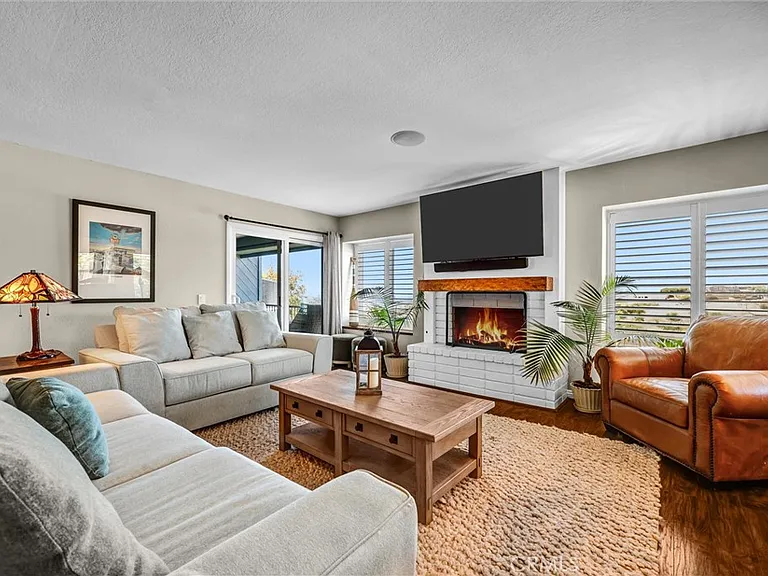134 Avenida Presidio — Photo 2