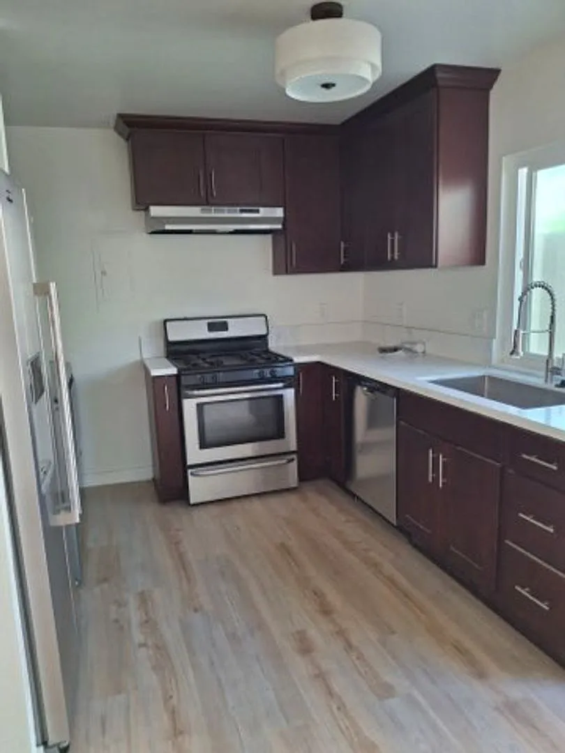 Beautiful 2 Bedroom Unit with Ocean View in Dana Point — Photo 4