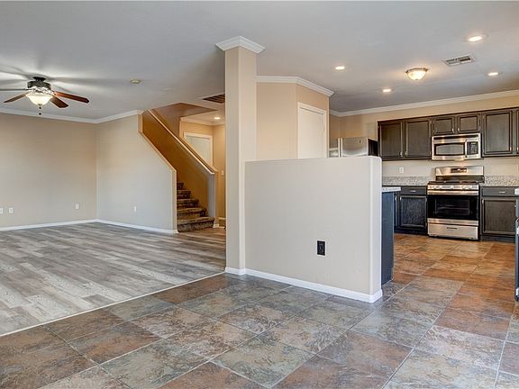 4th image of 3448 Laguna Veneta Ave