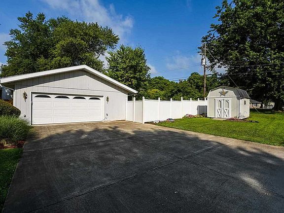 4th image of 2276 E Seminole Dr