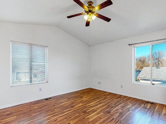 4th image of 121 23rd Avenue Ct