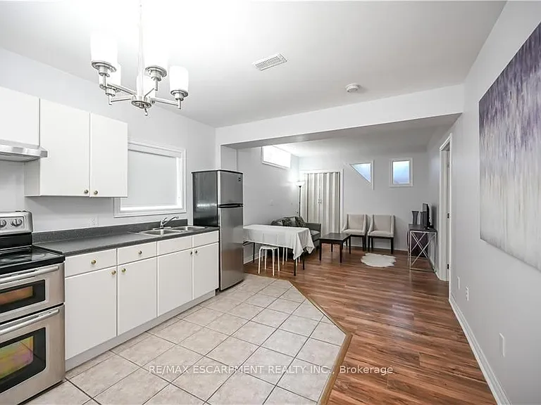 296 Winterberry Dr #LOWER — Photo 6