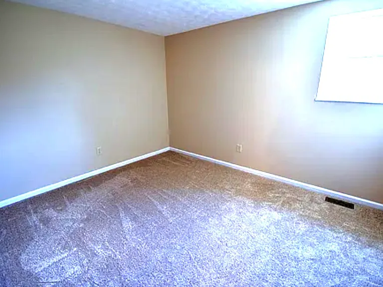 20 King Arthur Ct — Photo 14