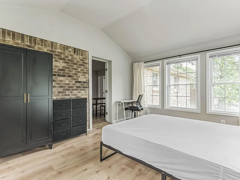 Wildwood Dr — Photo 1