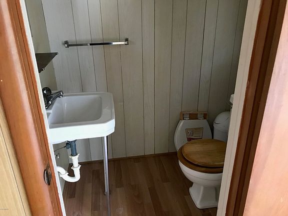 5th image of 5324 Carol St