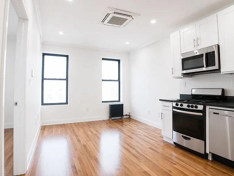 109 Park Pl #3R — Photo 2