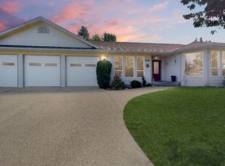 909 Timberline Dr, Brookings, OR 97415