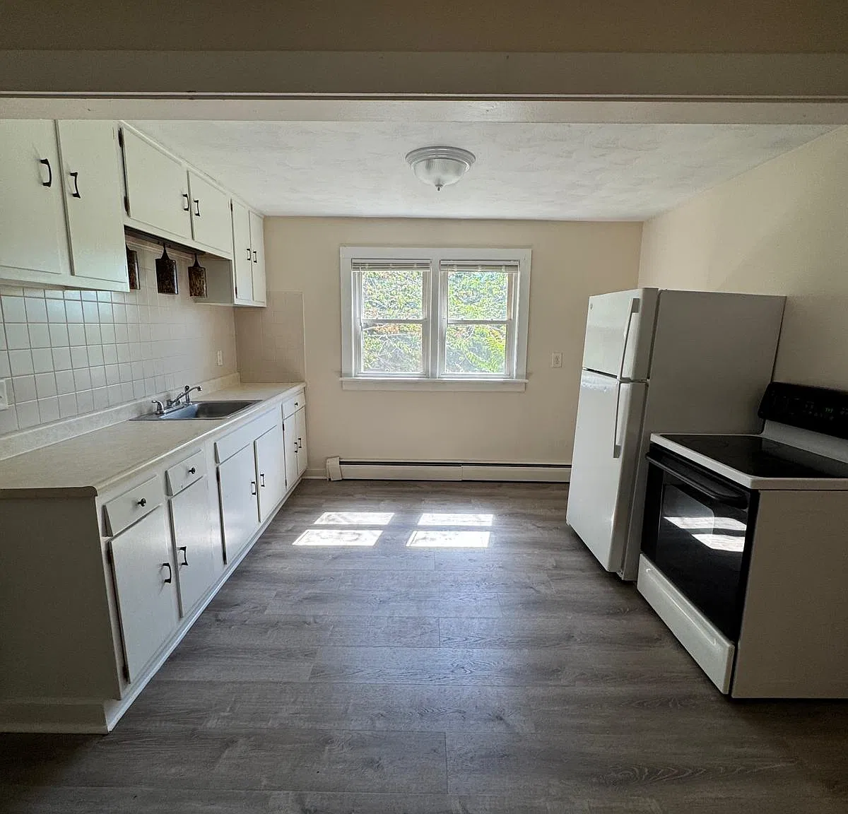 3 bed, $1,700 — Photo 2
